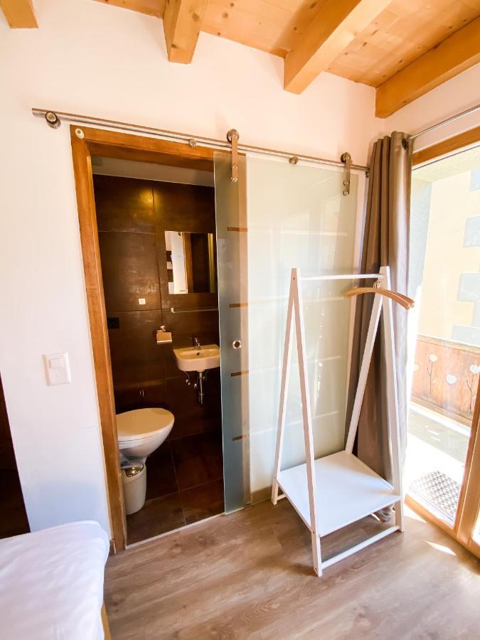 La Baraka Hostel Bagnes Екстер'єр фото