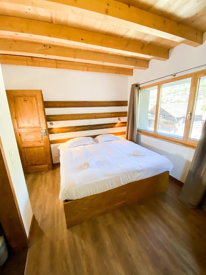 La Baraka Hostel Bagnes Екстер'єр фото