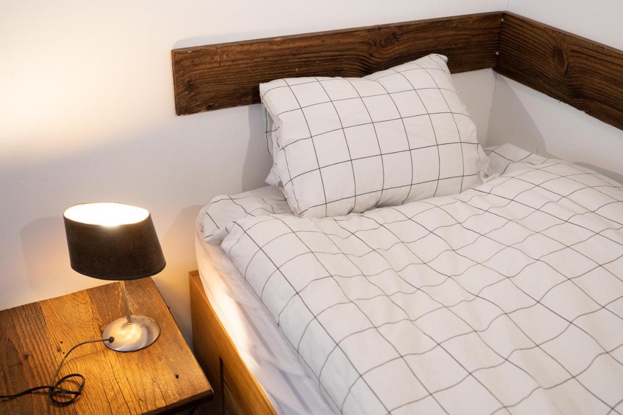 La Baraka Hostel Bagnes Екстер'єр фото