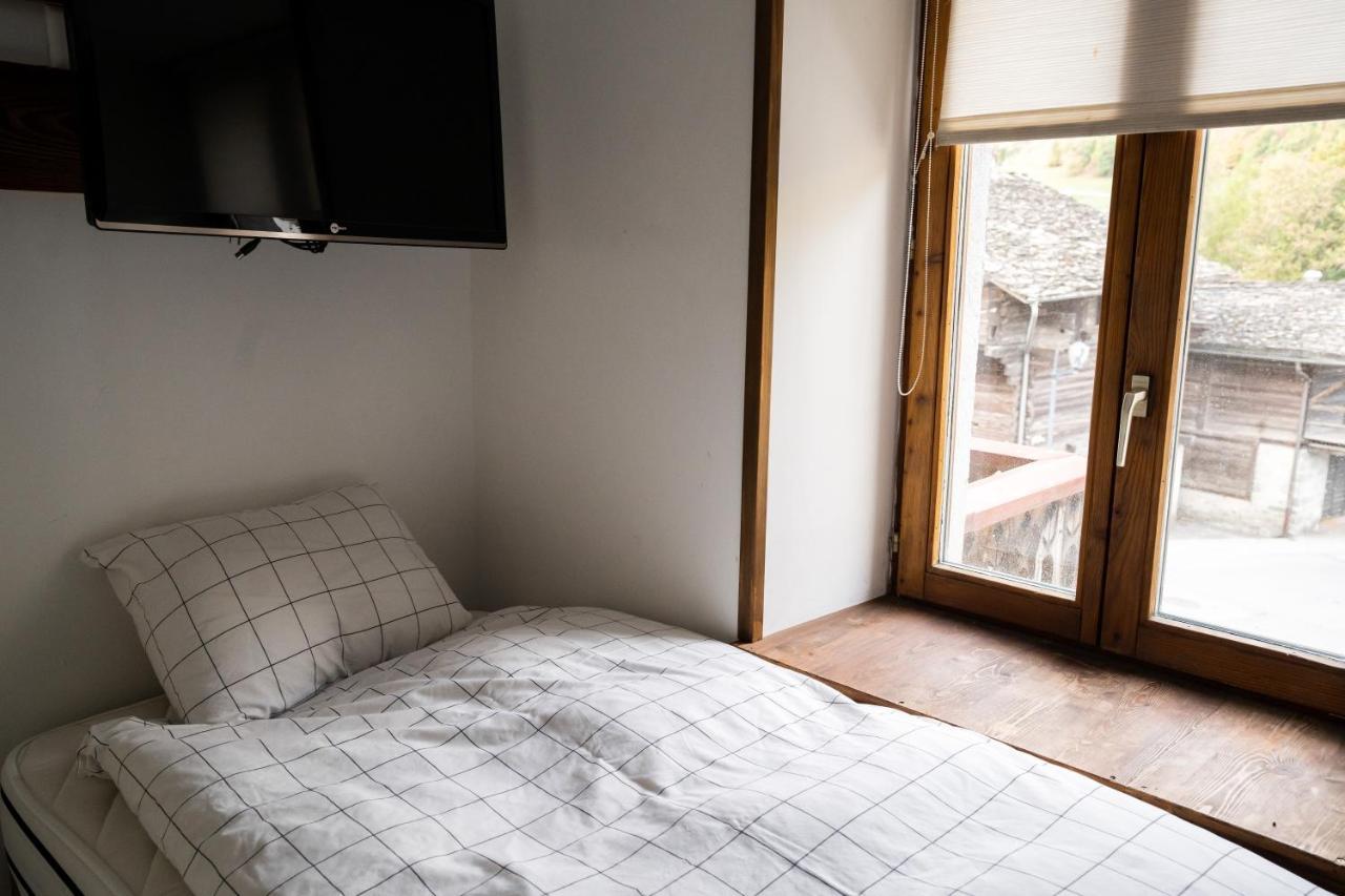 La Baraka Hostel Bagnes Екстер'єр фото