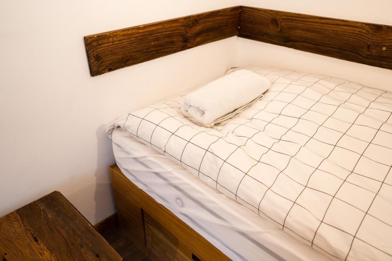 La Baraka Hostel Bagnes Екстер'єр фото