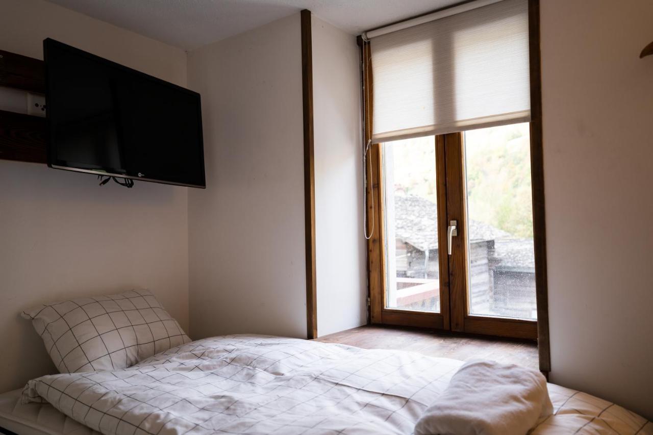 La Baraka Hostel Bagnes Екстер'єр фото